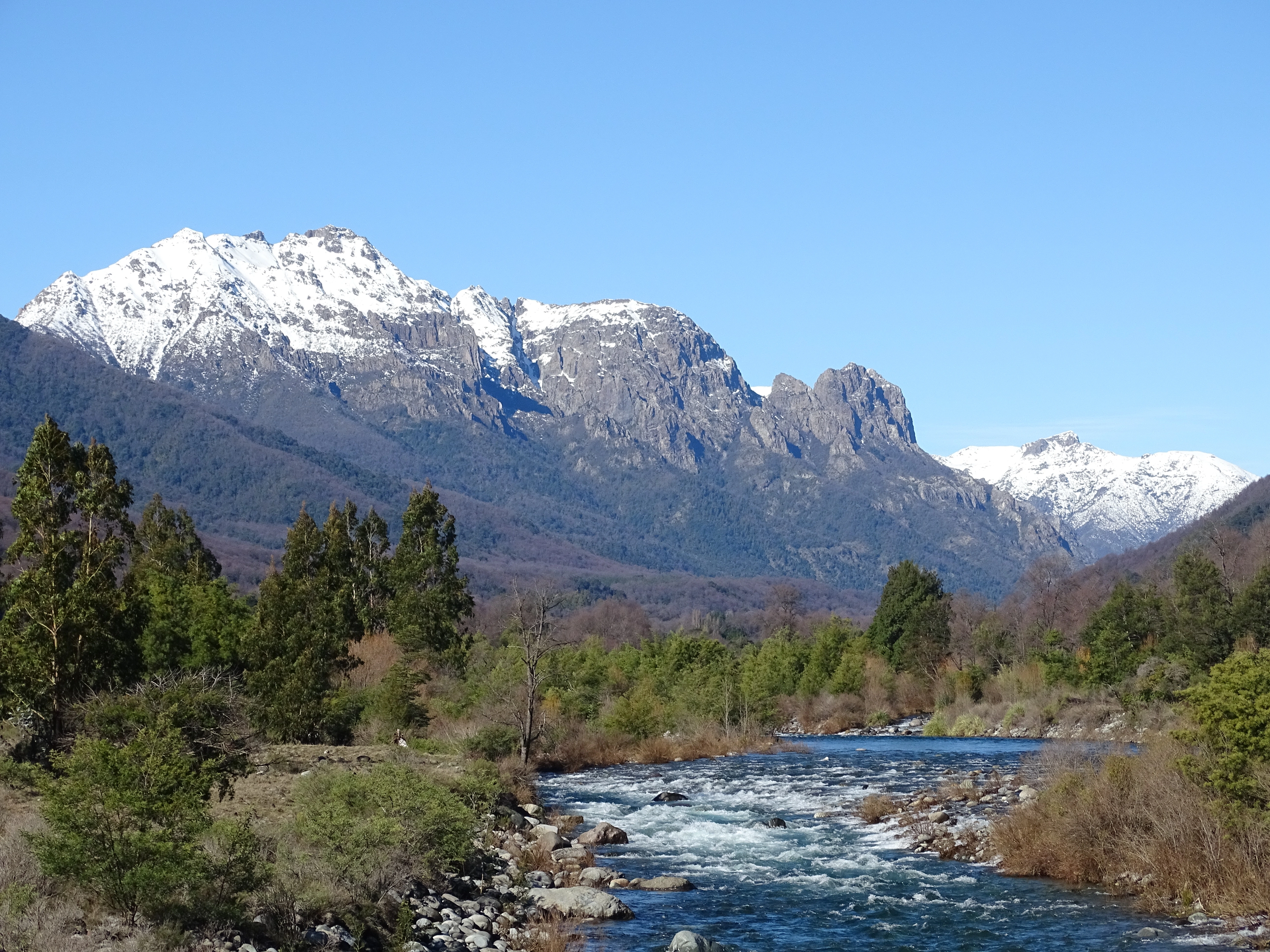 Río Diguillín a las faldas de la Cordillera de Los Andes